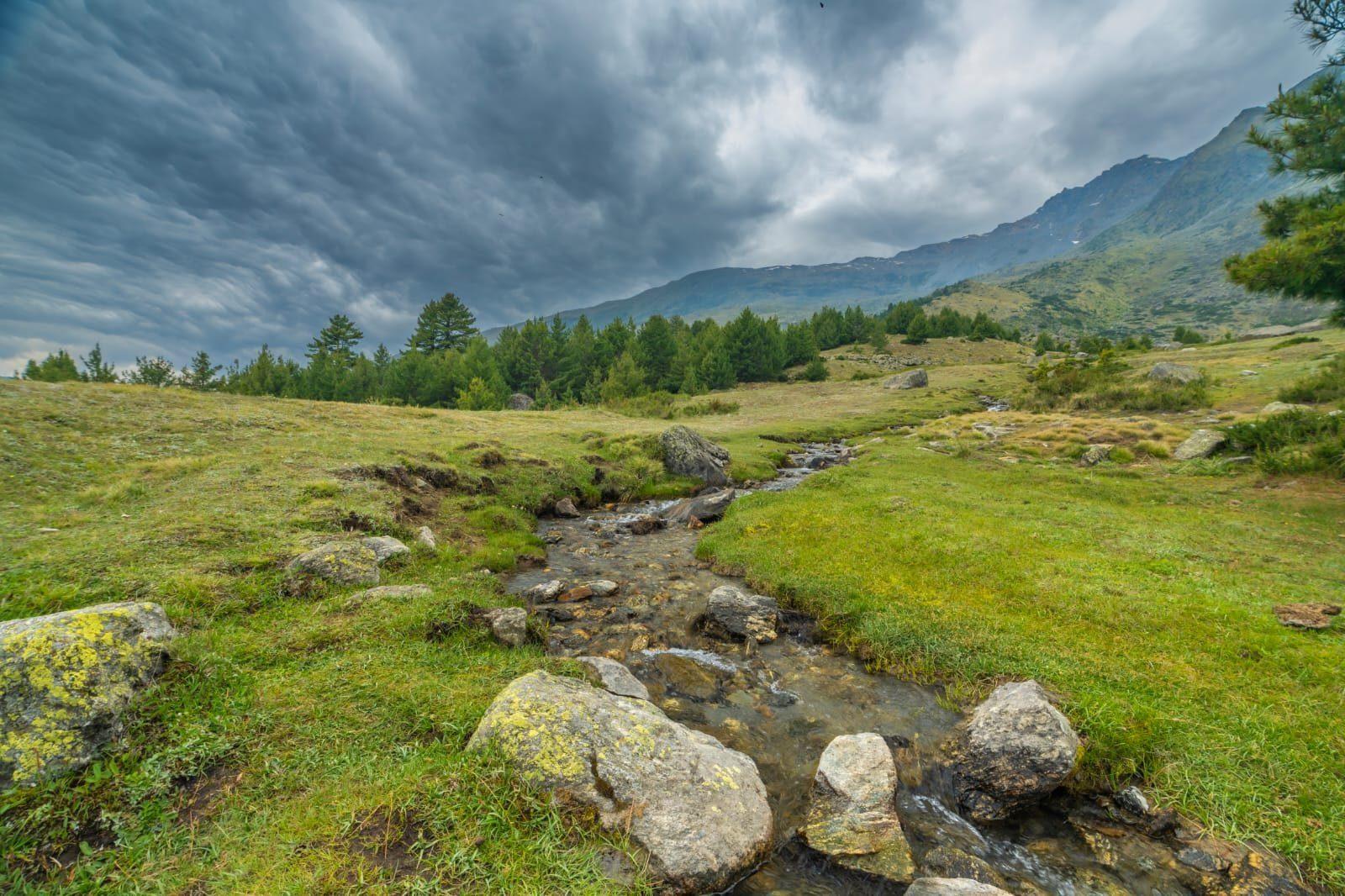 Day hike to Chakha Meadow