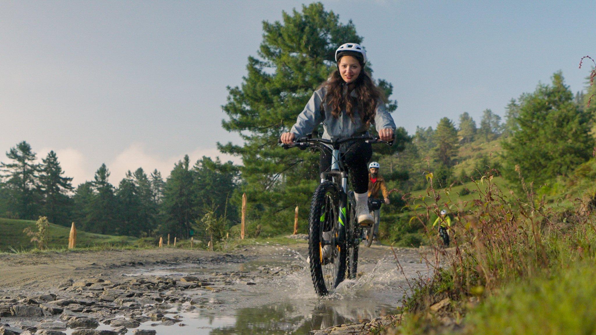 e-MTB rides in country roads
