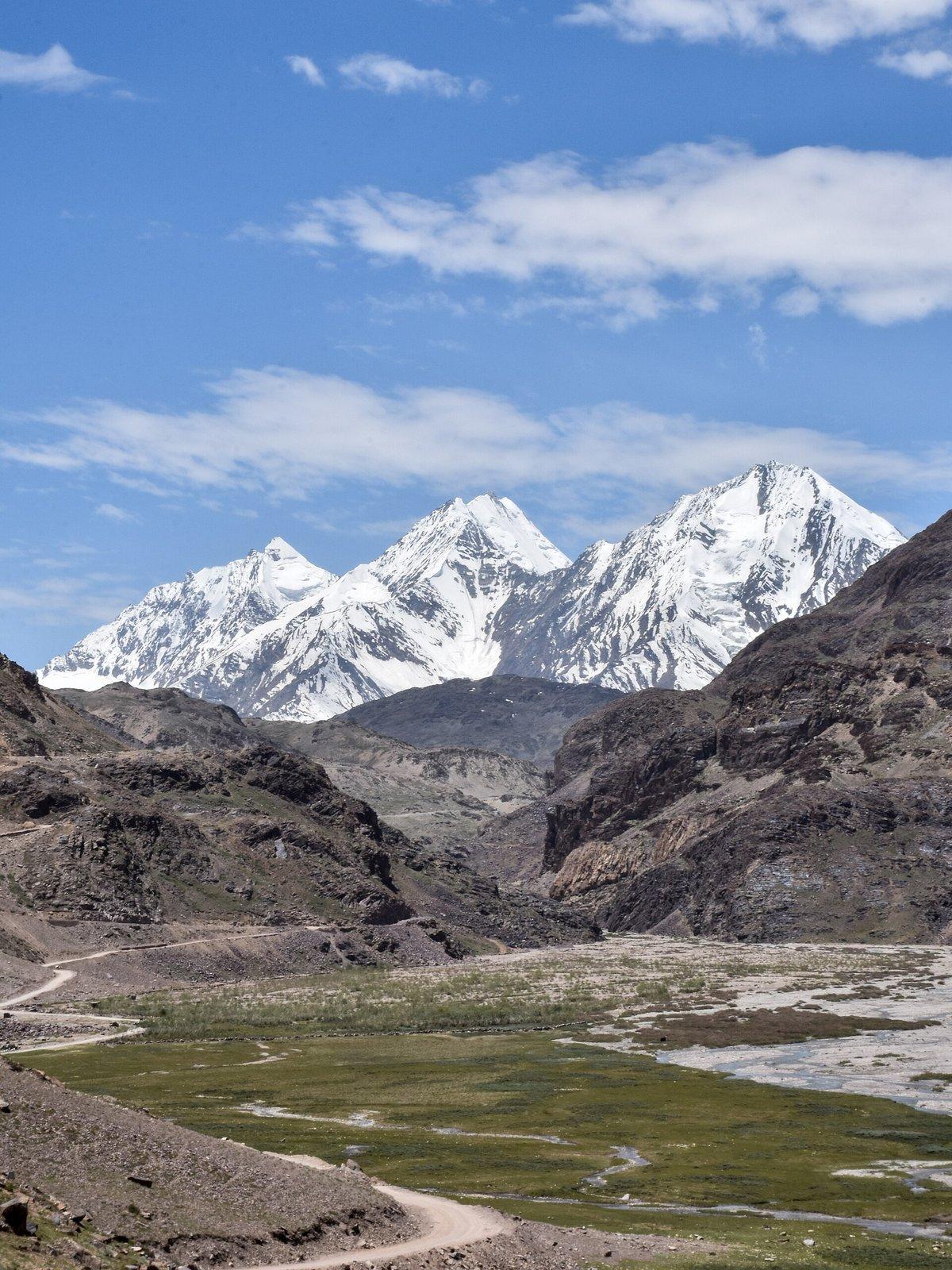 Snowy Himalayan peaks above the Losar-Kunzum dirt road in Spiti — the actual approach from Manali side