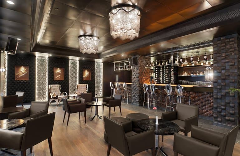 Dining & Lounge