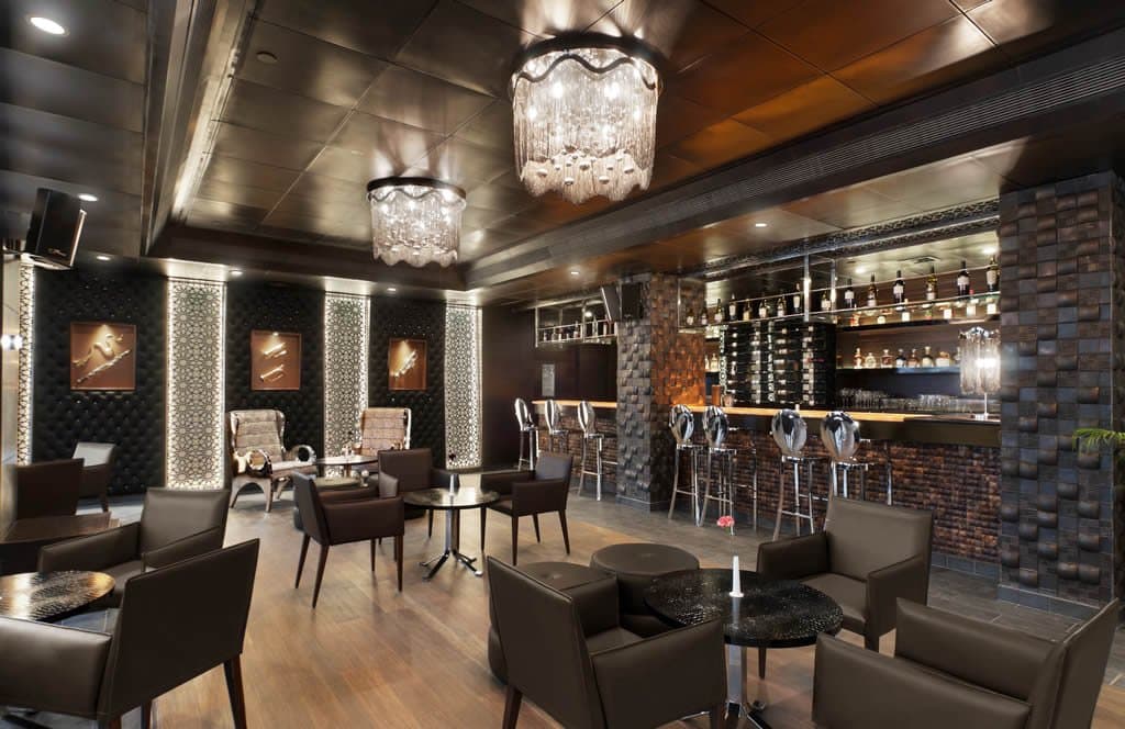 Dining & Lounge
