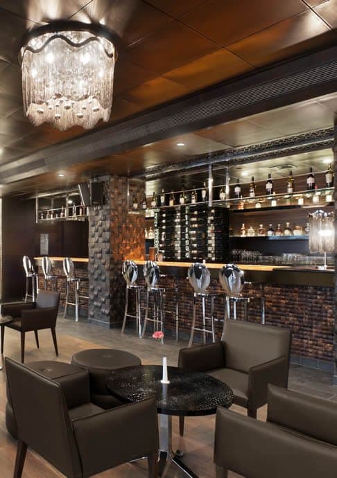 Dining & Lounge