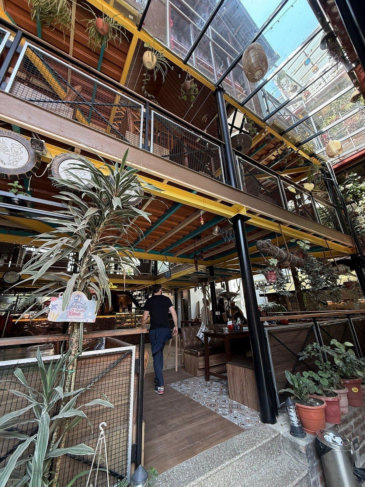 Carpe Diem Lounge & Bakery