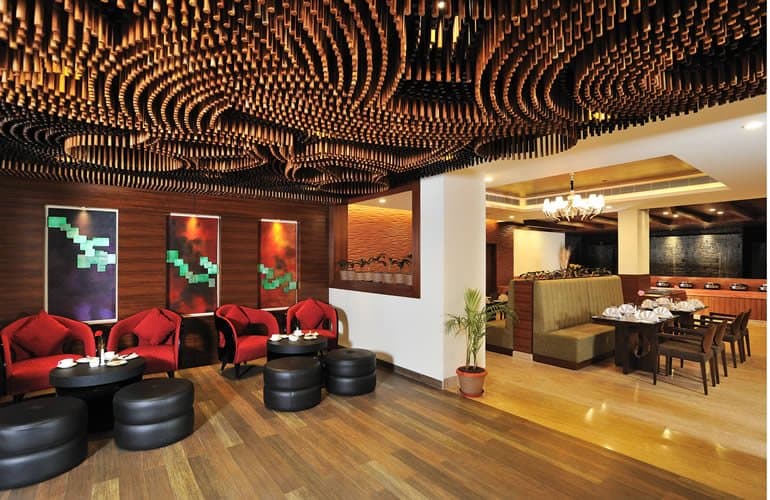 Dining & Lounge