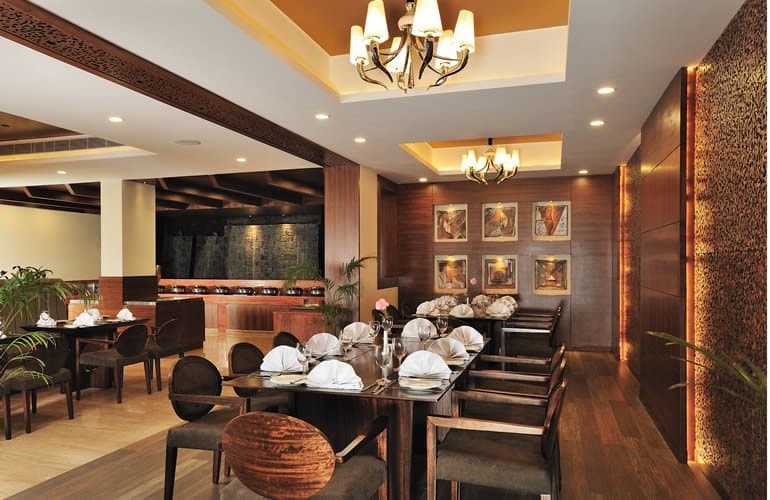 Dining & Lounge