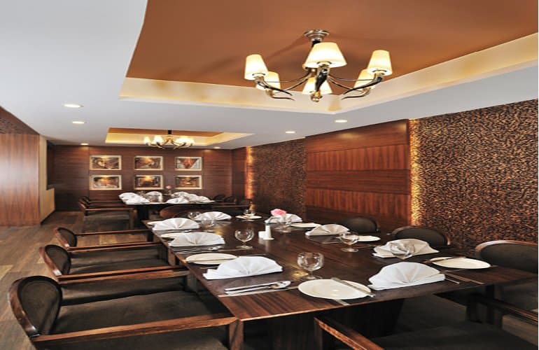 Dining & Lounge