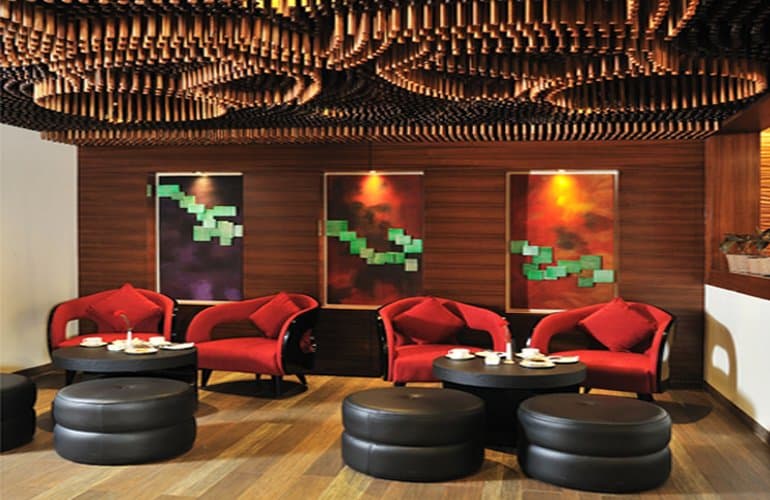 Dining & Lounge