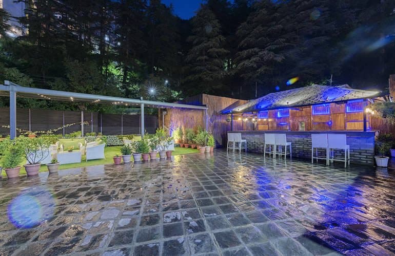 Dining & Lounge