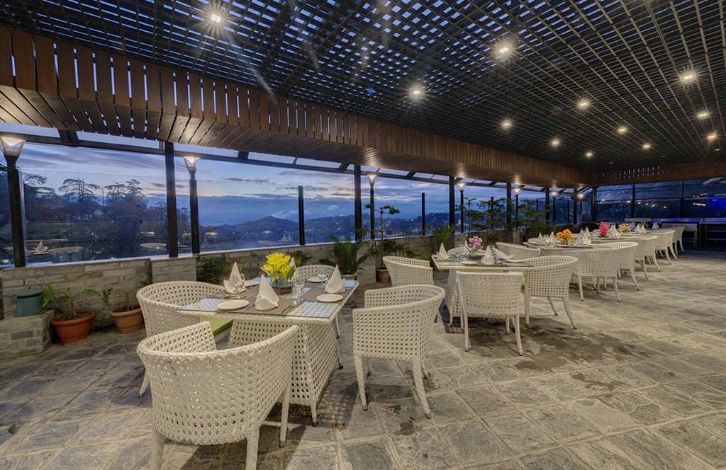 Dining & Lounge