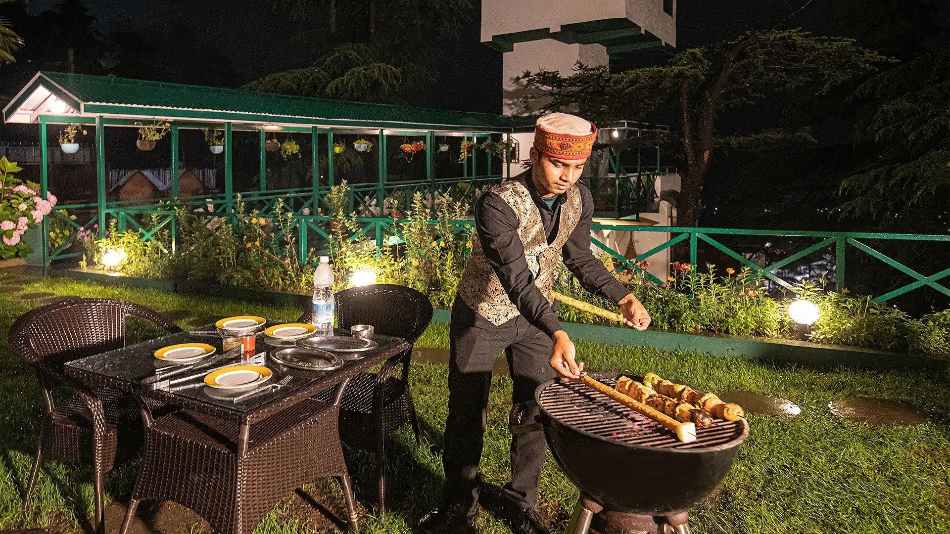 Dining & Cafe