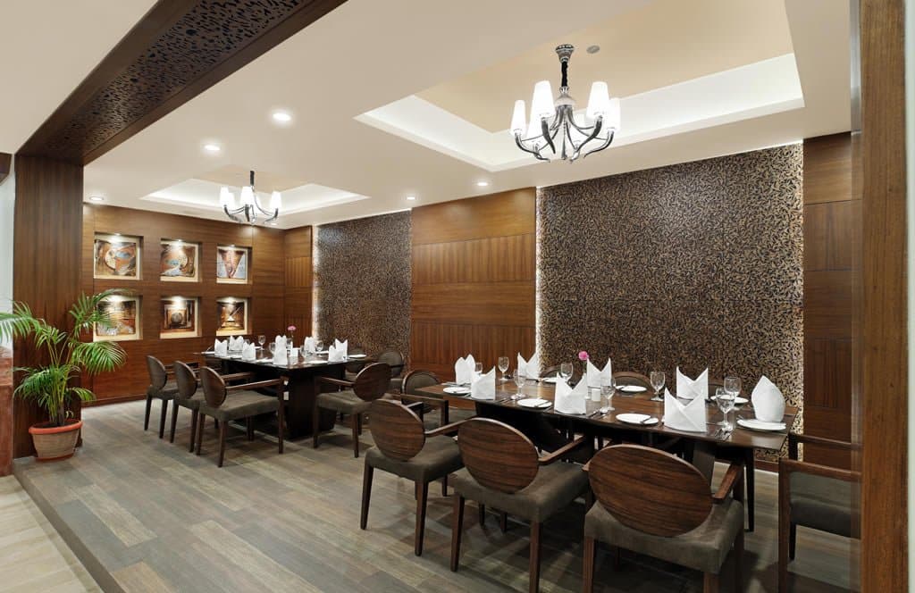 Dining & Lounge