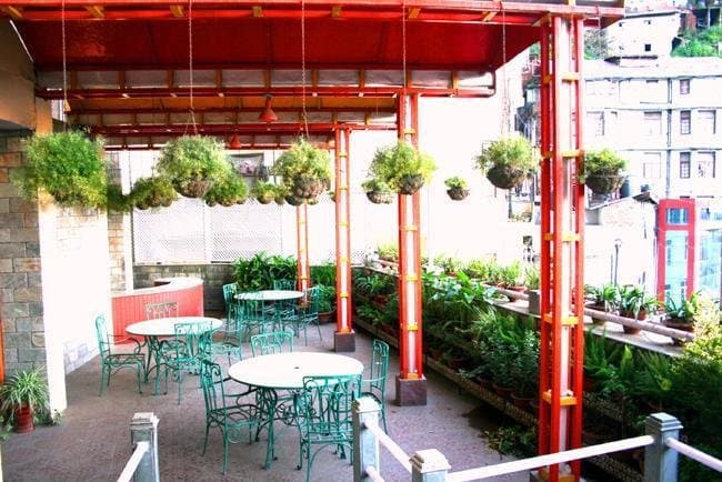 Dining & Bar
