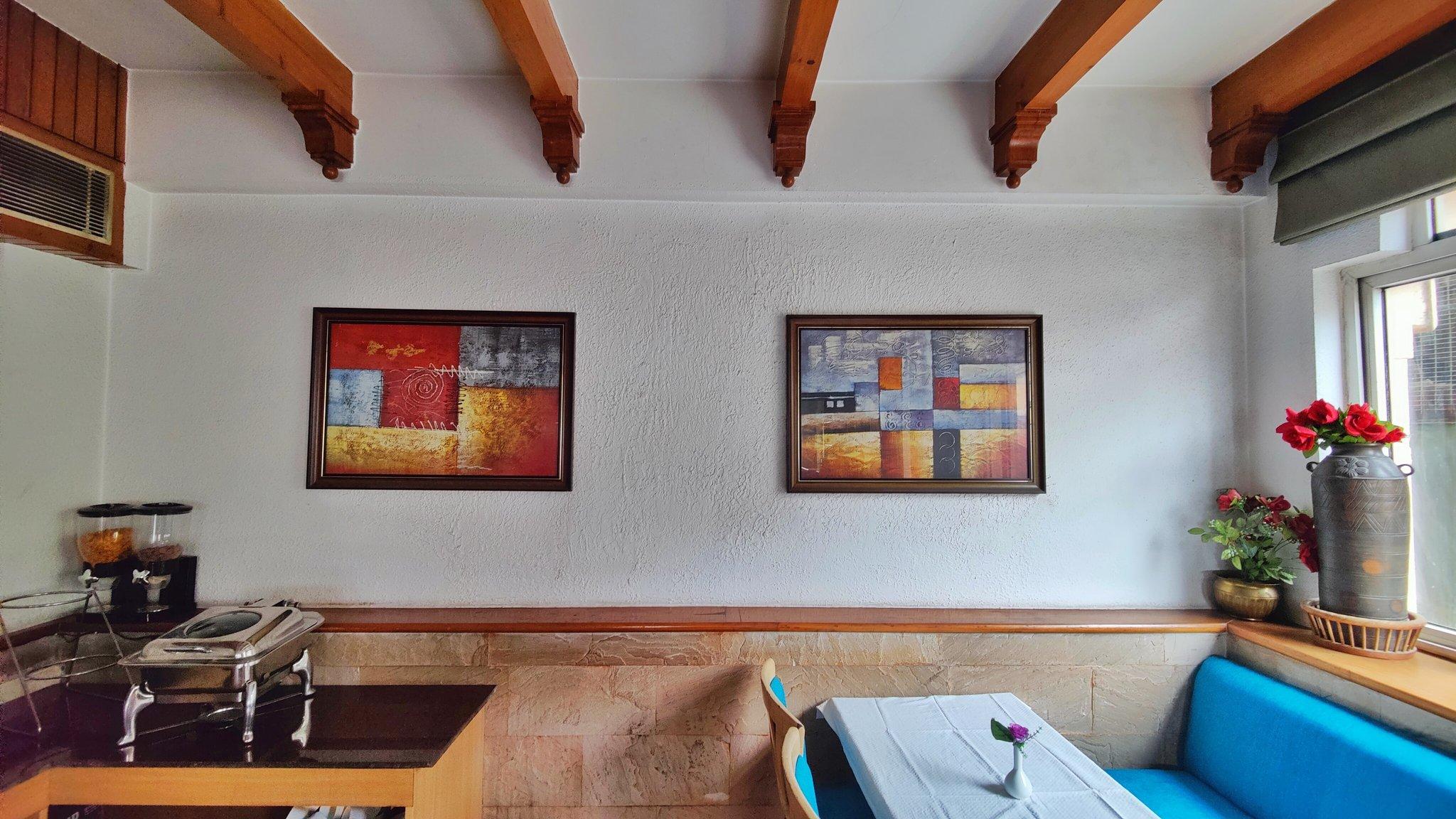 Dining & Bar
