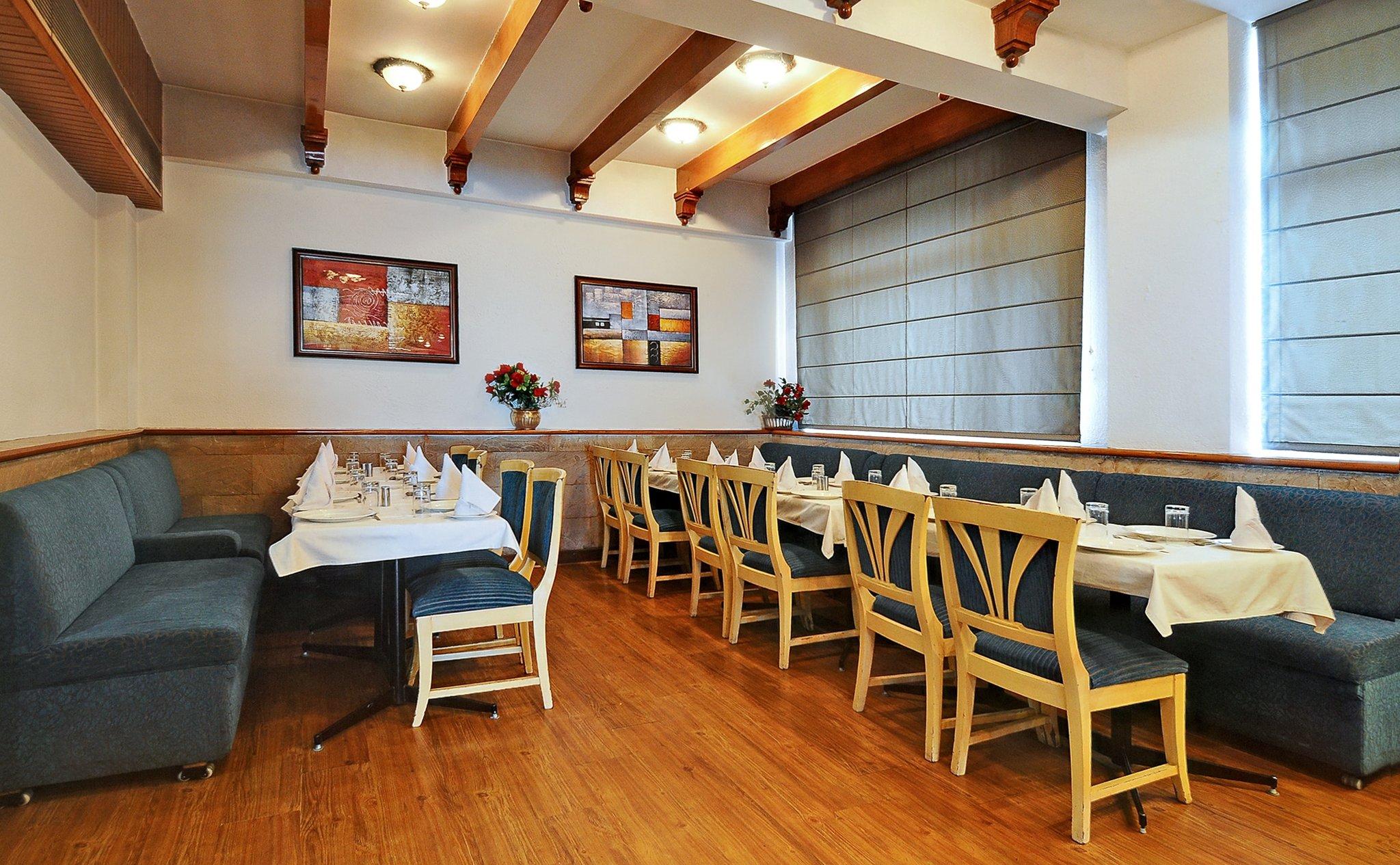 Dining & Bar