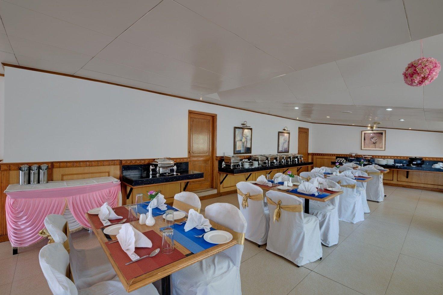 Dining & Bar
