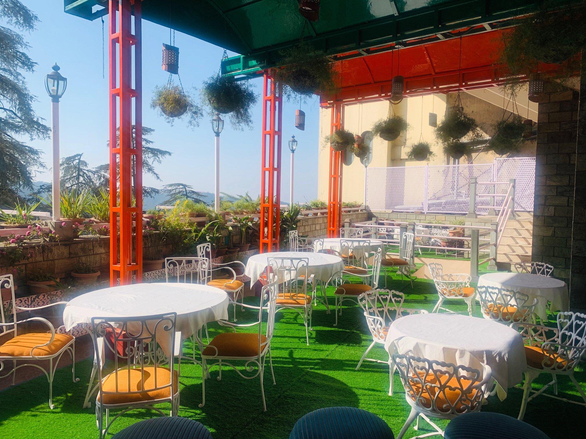 Dining & Bar