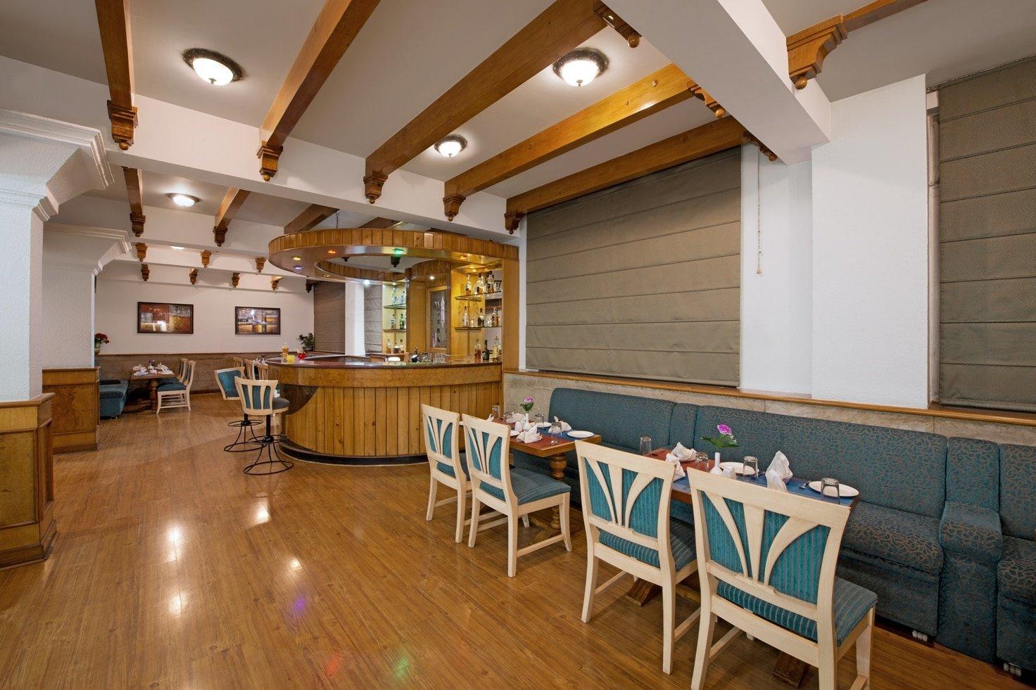 Dining & Bar