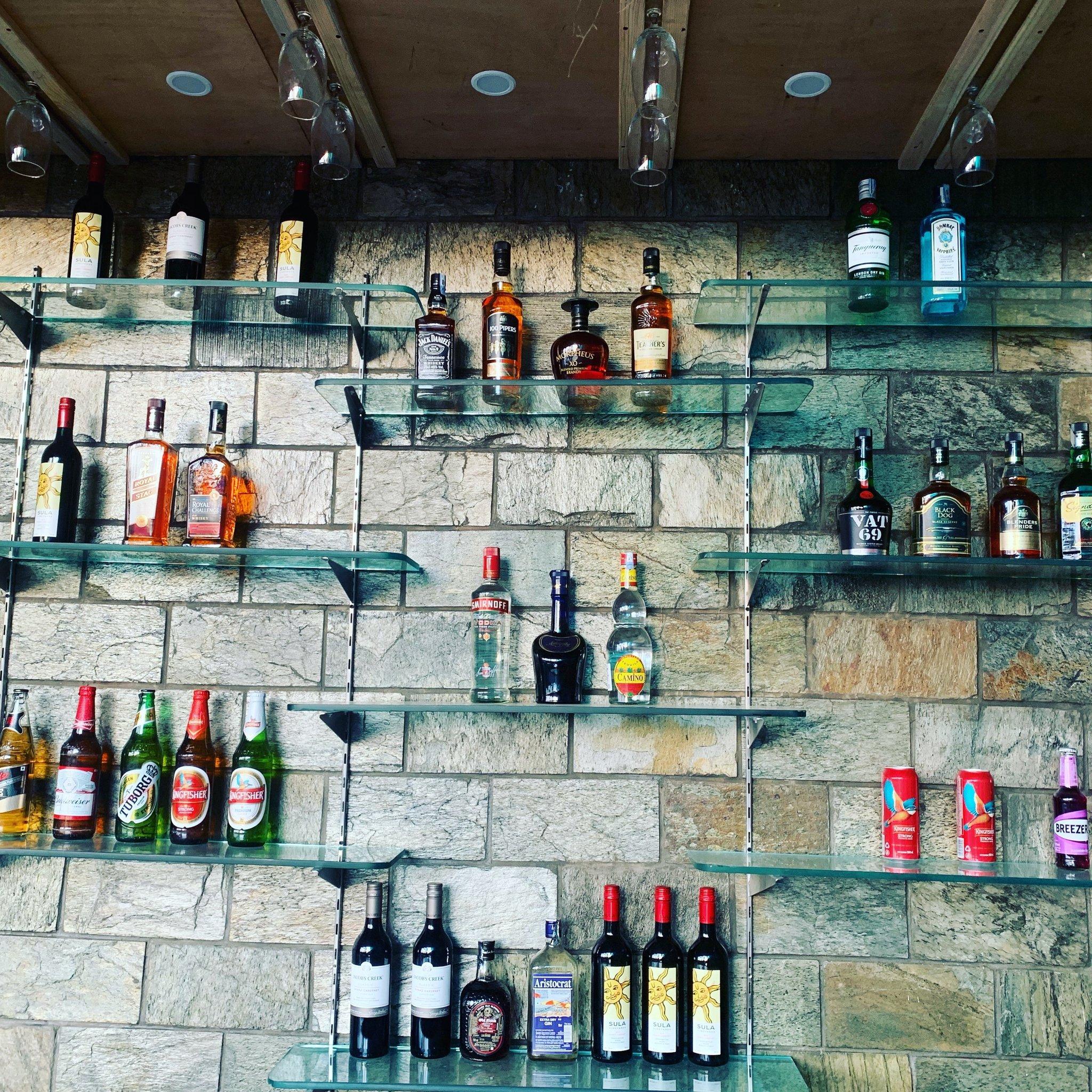 Dining & Bar
