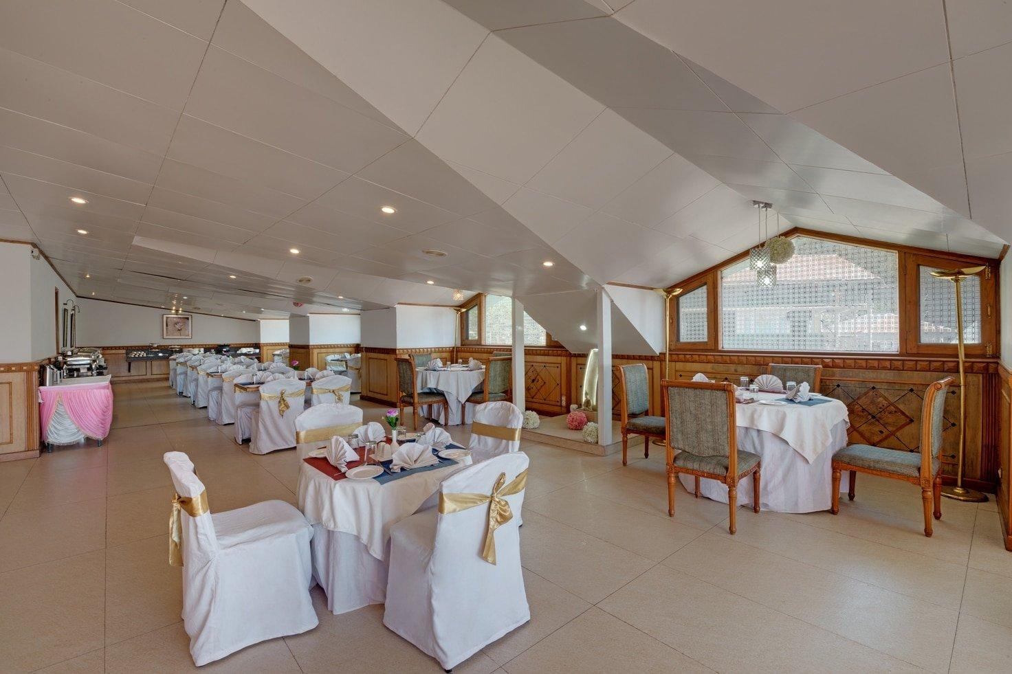 Dining & Bar
