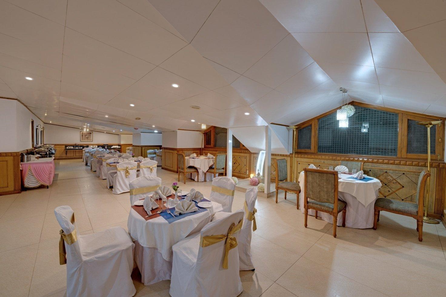 Dining & Bar