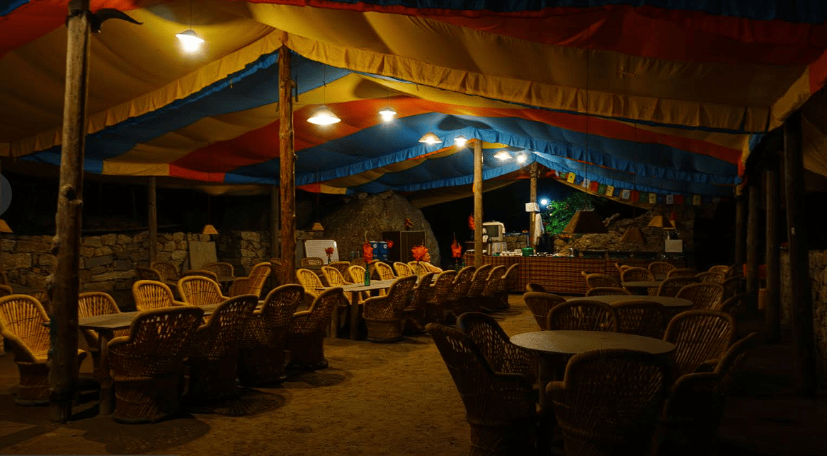 Café & Dining