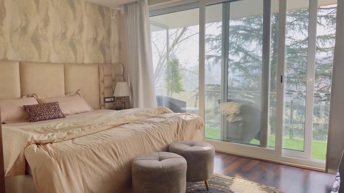 Deodar Balcony & Shimla Views