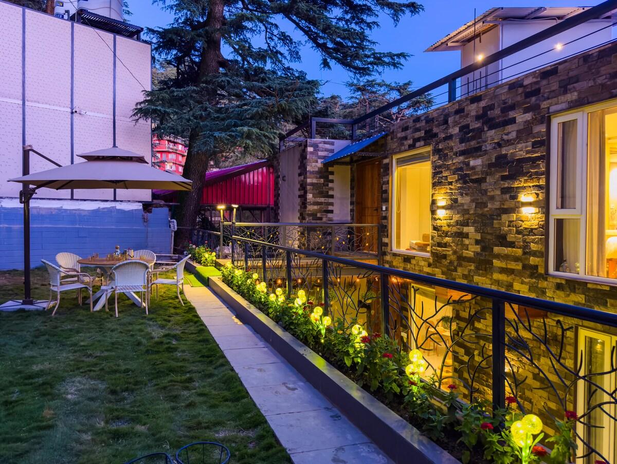 Outdoor Lounge & Garden