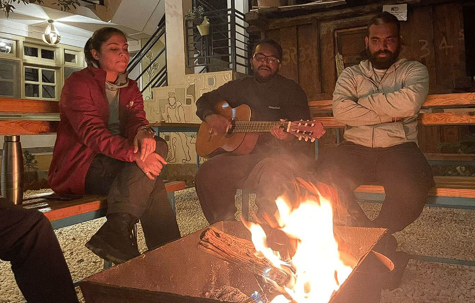 Evening Bonfire & Acoustic Dinner