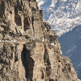 Roghi Road – Social Stretch