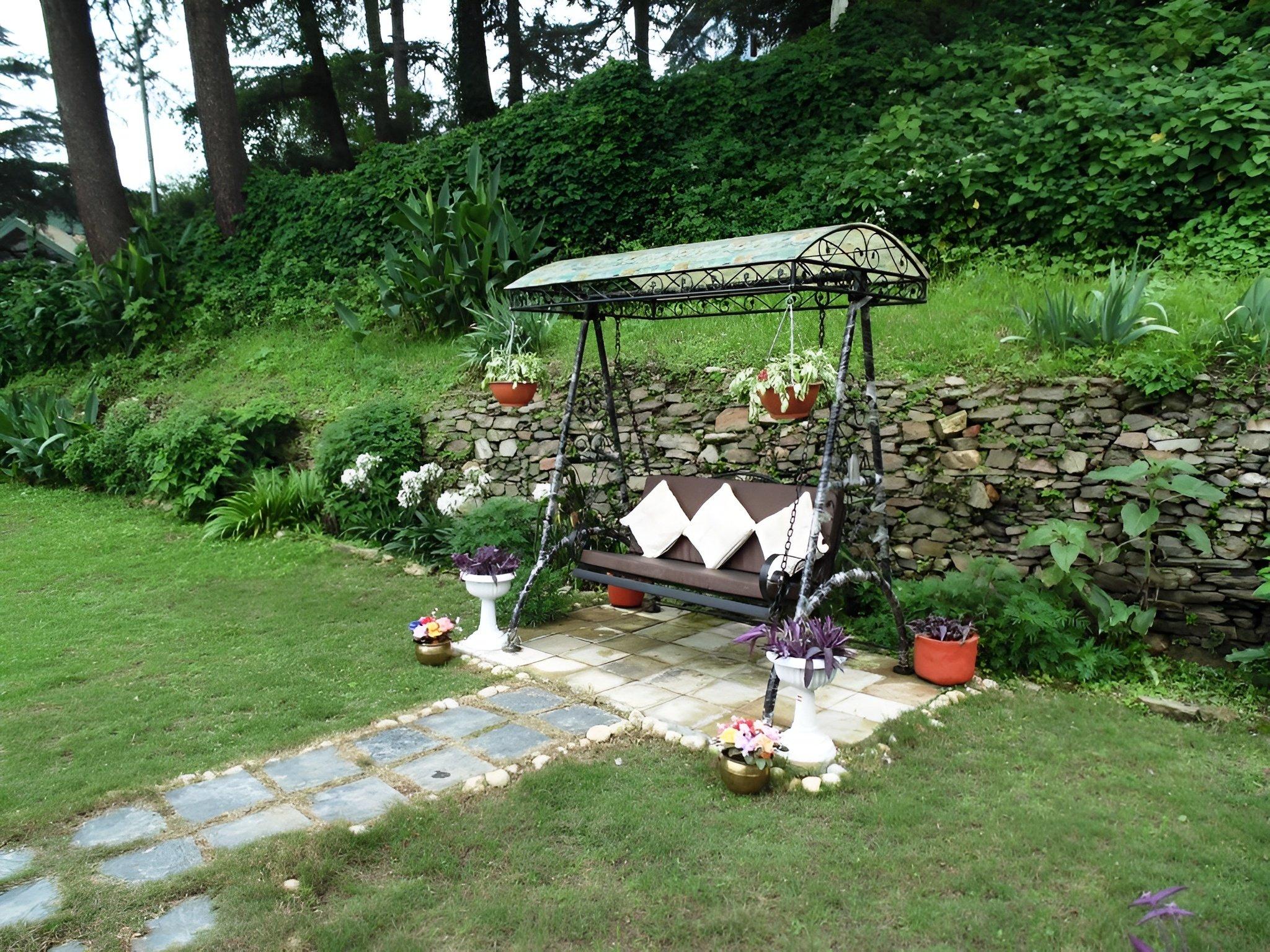 Garden Swings & Lawn