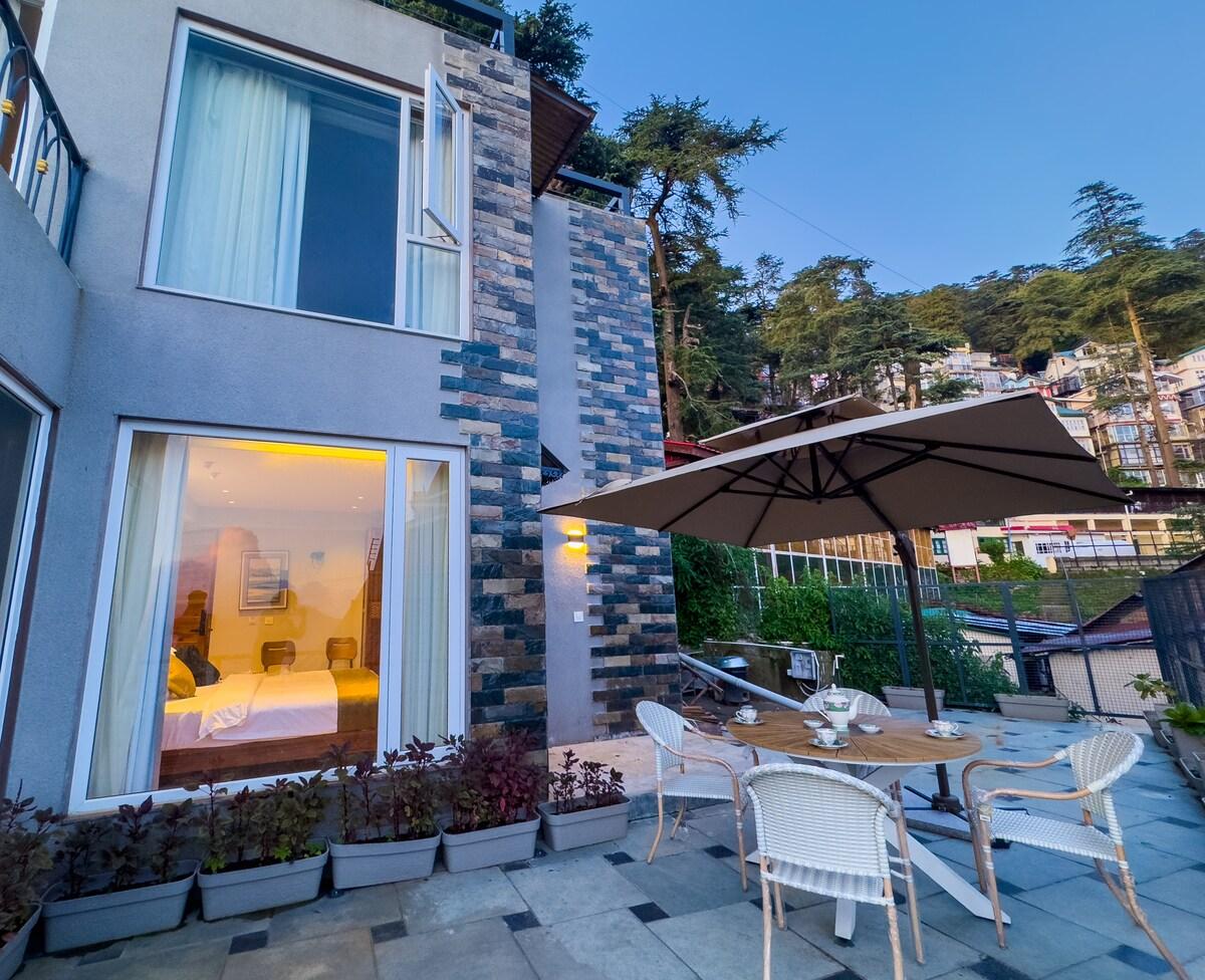 Outdoor Lounge & Garden