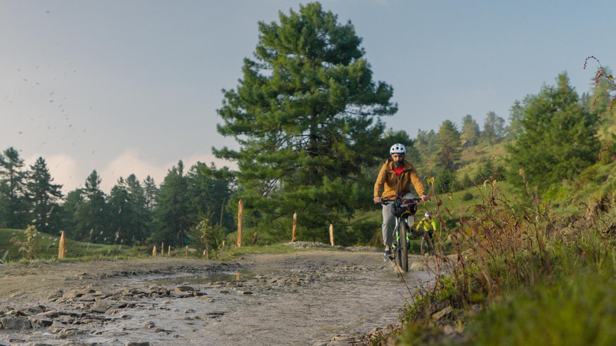 An unhurried e-bike ride through the mountains