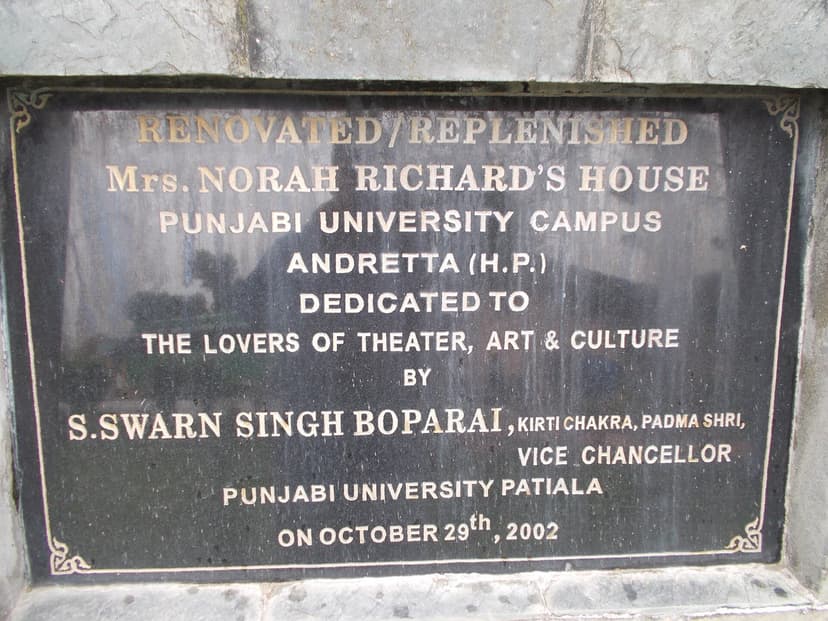 Plaque on Norah Richards' house in Andretta dedicated by Punjabi University in 2002