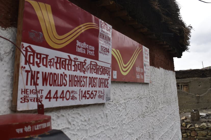 Sign at Hikkim post office in Spiti reading 'The World's Highest Post Office, Height 4440m / 14567 ft' in English and Hindi