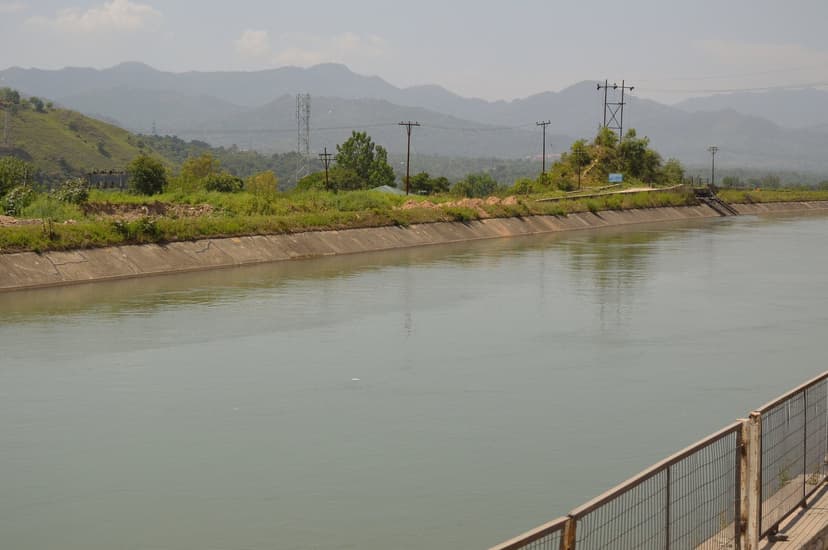 Sundernagar hydroelectric feeder canal beside NH-21 with hills behind, one of the quieter stretches of the highway before Mandi